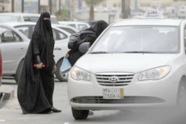 Muftiul Arabiei Saudite: Faptul că femeile nu au voie să conducă 